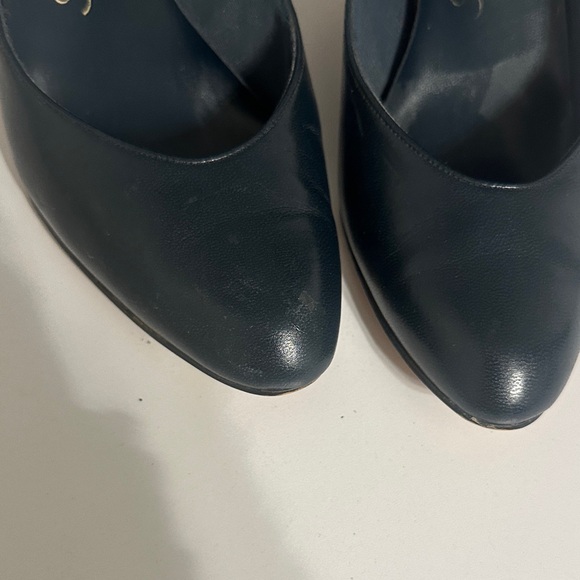 Very Vintage set of Heels in Cream and Navy - Picture 9 of 14